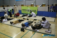 대전대한방병원 유성복지관서 의료봉사