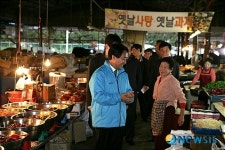 서귀포오일시장서 현장 목소리 듣는 박 시장