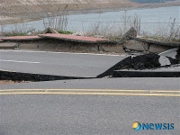 무너져 내린 목포신항만 도로