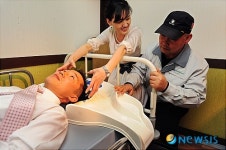 "거동 불편한 환자, 머리 감기기 쉬워져요"