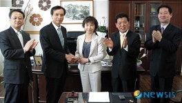 라온 엔터테인먼트 박재숙 대표 성금 전달