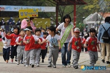 개구쟁이들과 선생님