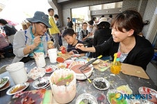 가족이 함께하는 도자기 체험