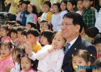 김형오 국회의장 국회 어린이집 방문