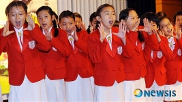 시립소년소녀합창단의 축하 공연