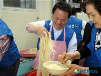 안양지역 기관장들, 재소자 위한 자장면 배식 봉사활동