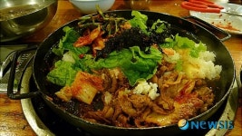 맛집 대명사 기사식당에서 즐기는 돼지불백