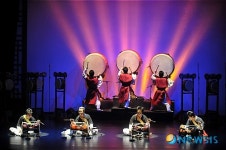 김덕수, 흥겨운 사물놀이 공연