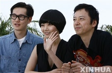 칸영화제에 참여한 배두나와 일본 배우