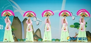 흥천면민의 날 축하 무대