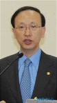 개성공단 관련 보고하는 현인택 통일부 장관