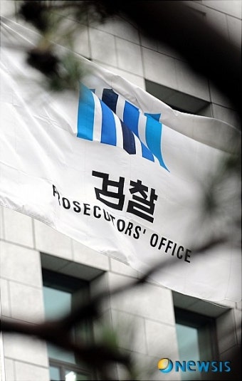 <盧전대통령서거>검찰, 盧 불구속 기소 결정했었다