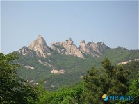 우이령길에서 본 도봉산