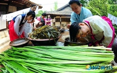 창포물에 머리감기