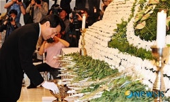 <盧전대통령 서거>헌화하는 오세훈 서울시장