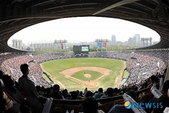 프로야구, 13년 만에 최소 경기 200만 관중 돌파 눈앞