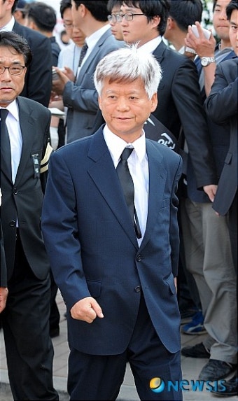 <盧전대통령 서거>빈소 찾은 이강철 전 청와대 시민사회수석