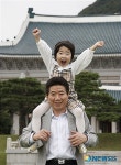 <盧전대통령 서거>손녀 무등태우는 노대통령