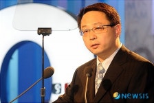 특별강연하는 화폐전쟁의 저자 쑹홍빙 원장