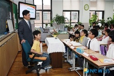 금융기관 직원들, 초등생 대상 일일 경제교사 활동 눈길