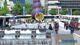청계광장의 경찰버스