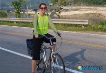 화천, 100리길 자전거 출퇴근 원어민 교사 눈길