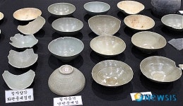 군산 앞바다서 인양된 유물들