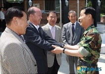 이계훈 공군총장, 현충일 맞아 무궁화용사촌 위문