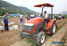 일일 농부 나서 박완수 창원시장