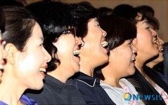 함박웃음 지어봐요!