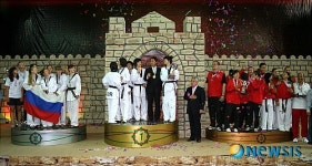 단체전 금메달 목에 건 여자태권도