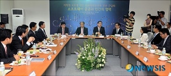 격려사하는 유인촌 장관