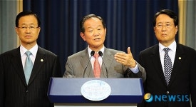 재산 사회 환원 관련 설명하는 송정호 위원장