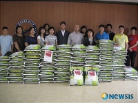 단원구, 초지동 의료부지서 보리수확 보호시설에 전달