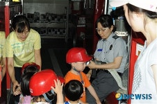 강동소방서 찾은 어린이들