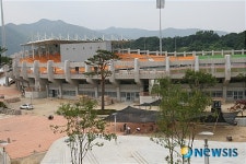 춘천 송암종합운동장 준공전 임의사용 논란