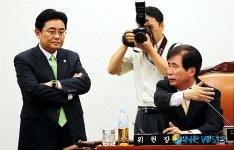 고흥길,자리에 앉으세요