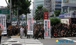고엽제 전우회 1000여 명, 소송관련 서울지법 앞 시위