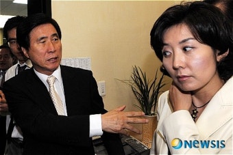 고흥길 위원장, '나경원 간사가 취재진들과 이야기하세요'