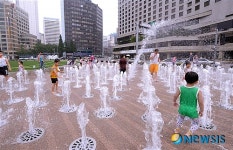 물놀이는 서울광장 분수대에서