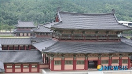 백제역사재현단지내,  1300년만에 모습을 드러낸 백제왕궁