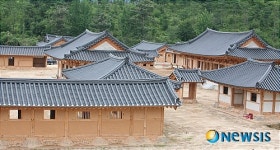 백제역사재현단지내,  1300년만에 모습을 드러낸 백제 전통민속촌