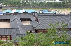 700년 대 백제의 꿈백제역사재현단지의 85%의 공정으로 왕궁내 동궁모습