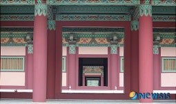 백제역사재현단지내 왕궁으로 통하는 문