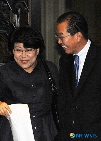 환한 웃음의 권영세 서울시당위원장과 이혜훈의원