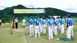 화합을 다지는 친선경기