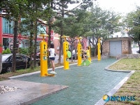 운동도 하고 휴대폰도 충전하고