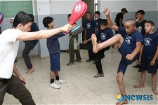 어, 발이 안올라가네?