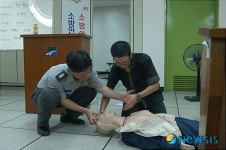 심폐소생술은 이렇게 하는겁니다