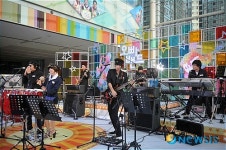 오빠밴드의 흥겨운 무대